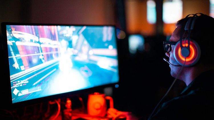 Blue Light Blocking Glasses For Gaming: Improving Performance And Keeping Your Eyes Healthy