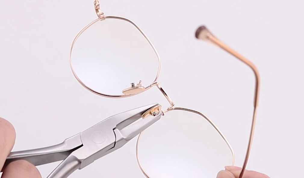 How to Adjust Metal Frame Glasses Nose Bridge?