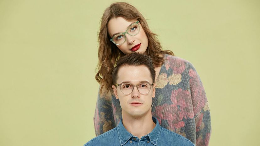 How to Choose Eyeglass Frames That Complement Your Skin Tone?