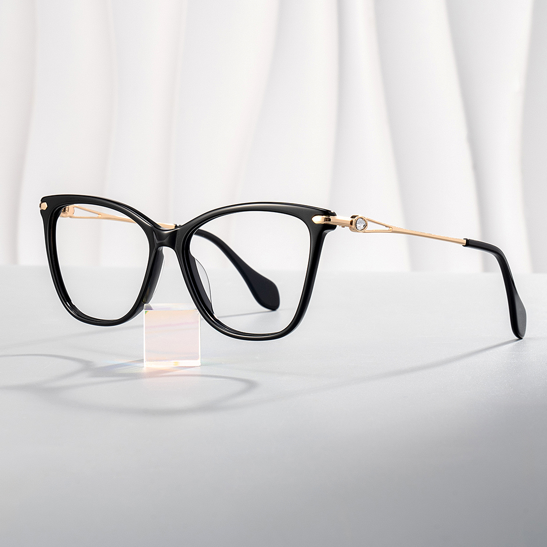 Butterfly-Shaped Spectacles With Shiny Diamond On The Temples0