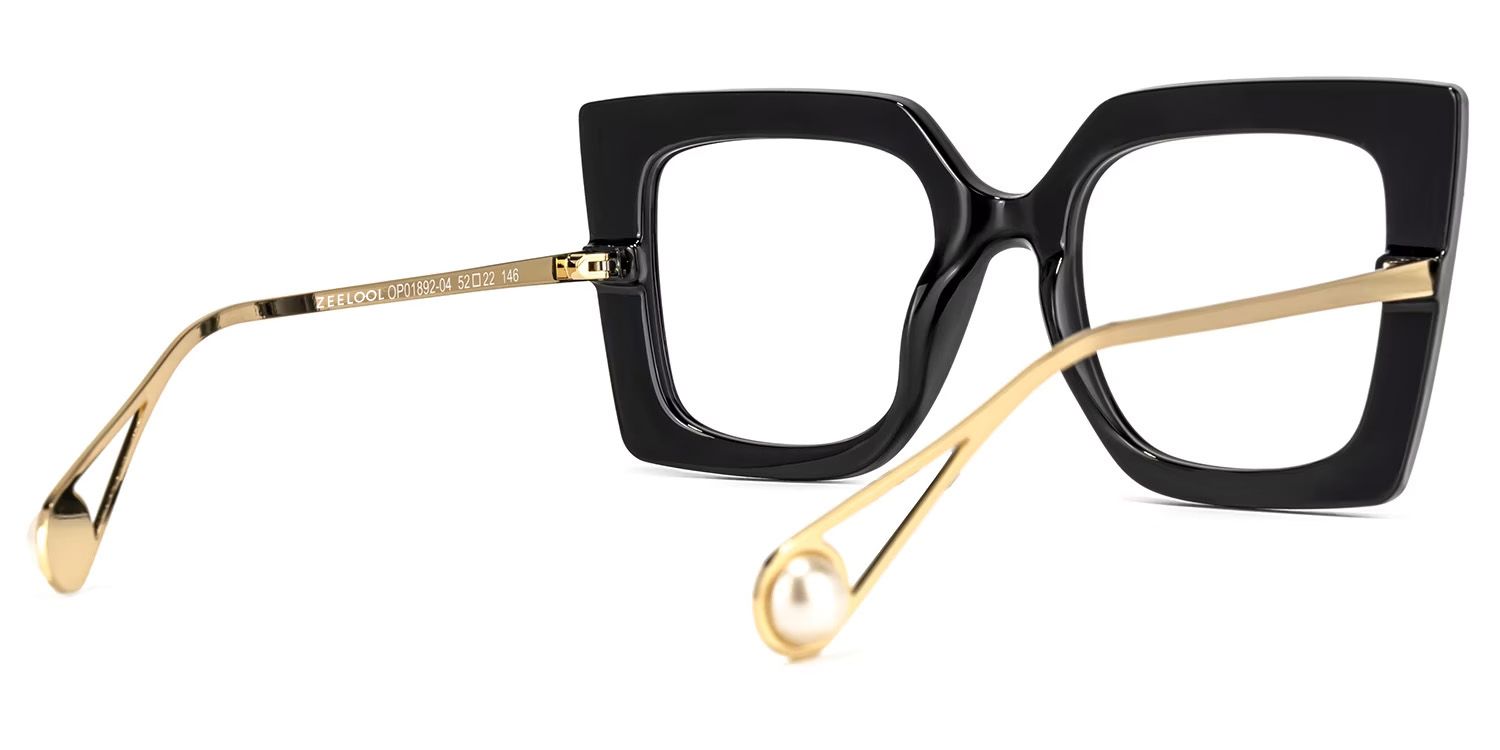 Qatar Square Black Eyeglasses and Wide Frames3
