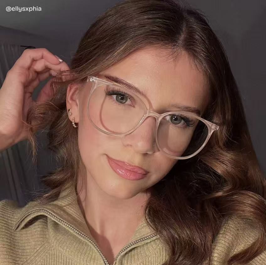 Chanty Round Pink Eyeglasses and Thin Frames4