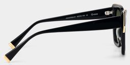 Refined black cat-eyes with a timeless elegance.4