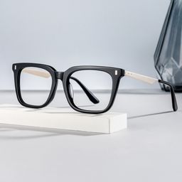 Brooke Rectangle Black Glasses0
