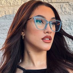 Hilary Butterfly Blue Glasses7