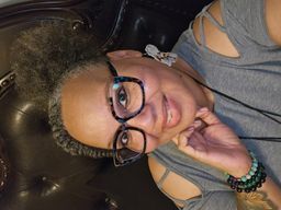 Honey, I love the way this color pops on me!!!1