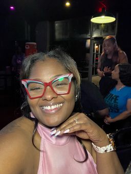 these are awesome. the color is various pink hues. with a teal accent.1