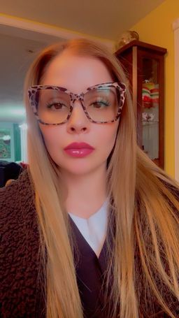 gorgeous frame i love how they look on my face i love the color it’s a0