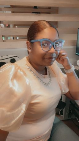 I get so many compliments when I wear these glasses! They have quickly0