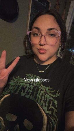 I love how big the frames are. these are by far my fav pair that I’ve 0