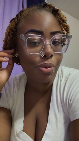 I love the sparkle and shine with the clear. they match my girlfriends0