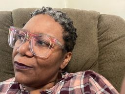 Love these clear frames with a hint of color0