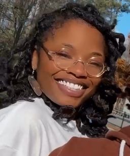 Quality : 10/10
Prescription : 10/10
Price : 10:/10
Size : small 
Thes0