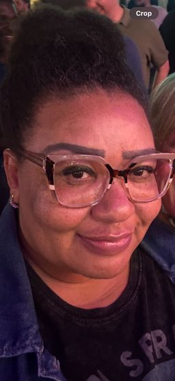 These glasses are so stylish and comfortable! Love them.0