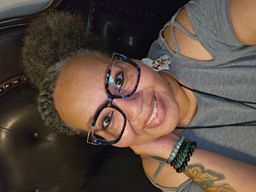 Honey, I love the way this color pops on me!!!0