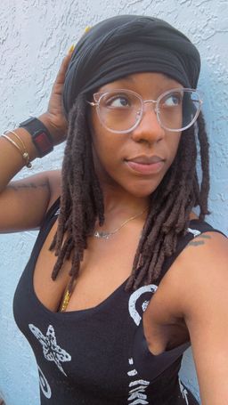 Quality : Very light weight and stands out on my face. first clear pai1