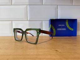 Nice beautiful glasses. There is a slight sitting but just need to adj0