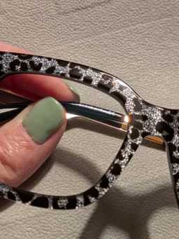 Solid glasses, feel like my vintage designer specs.4
