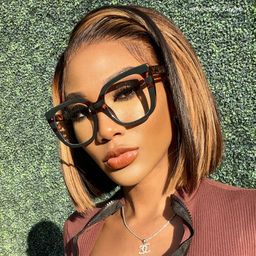 Brenda Square Dark-Green Glasses4