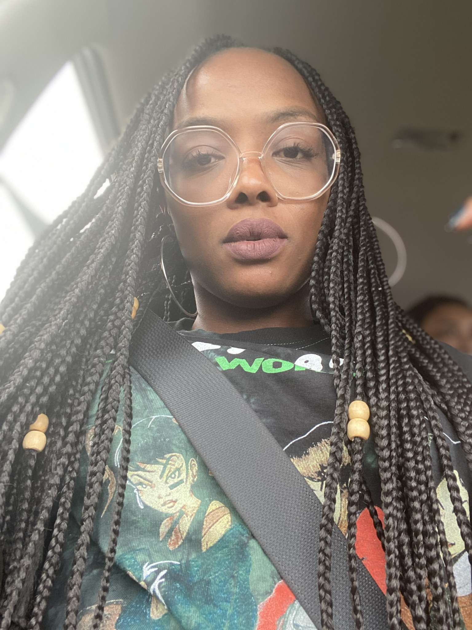 I love this frame! A prefect compliment to my style!0