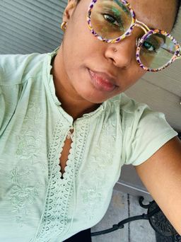 Nakesha is so unique and everyone loves her! She is chic and trendy 0