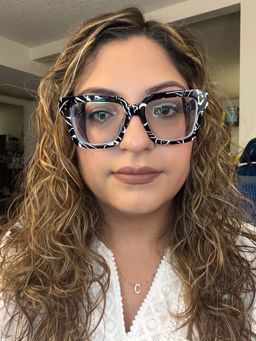 One of my all time favorite glasss from Zeelool. I have a very high r0