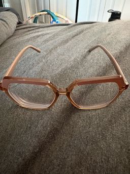 Price : Great price
I love this pair of glasses. simple and comfortabl4