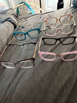 Price : Great price
I love this pair of glasses. simple and comfortabl5