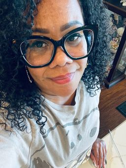 these frames are so cute on me 😍 they are the perfect 👌🏾 fit for my1