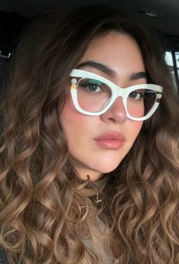 love love these frames!! I also have in black :)
they’re like a piece0