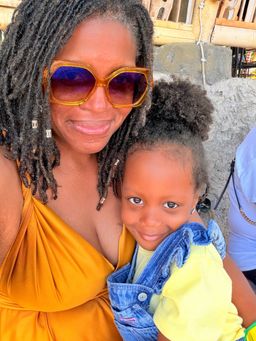 I packed these amber geometric frames for our Bali vacation simply bec1