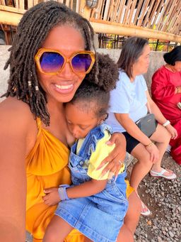 I packed these amber geometric frames for our Bali vacation simply bec2
