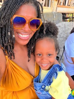 I packed these amber geometric frames for our Bali vacation simply bec4