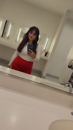 The Red frames just Pop and have a little glitter shine that looks ele0