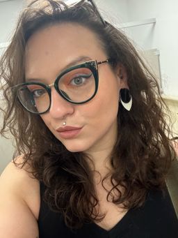love these glasses, they’re perfect for my face. I get tons of complim2
