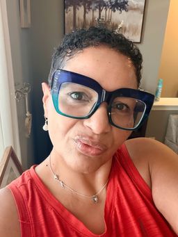 The quality on these frames is amazing . I love the price and the colo0