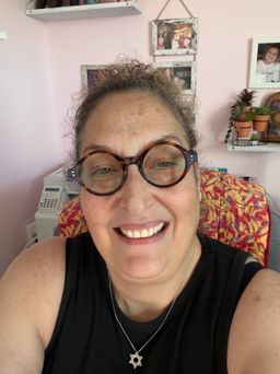 It took me a while to find the right glasses on the site because there0