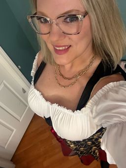 LOVE, LOVE, LOVE these frames!! The clear design with the subtle detai0